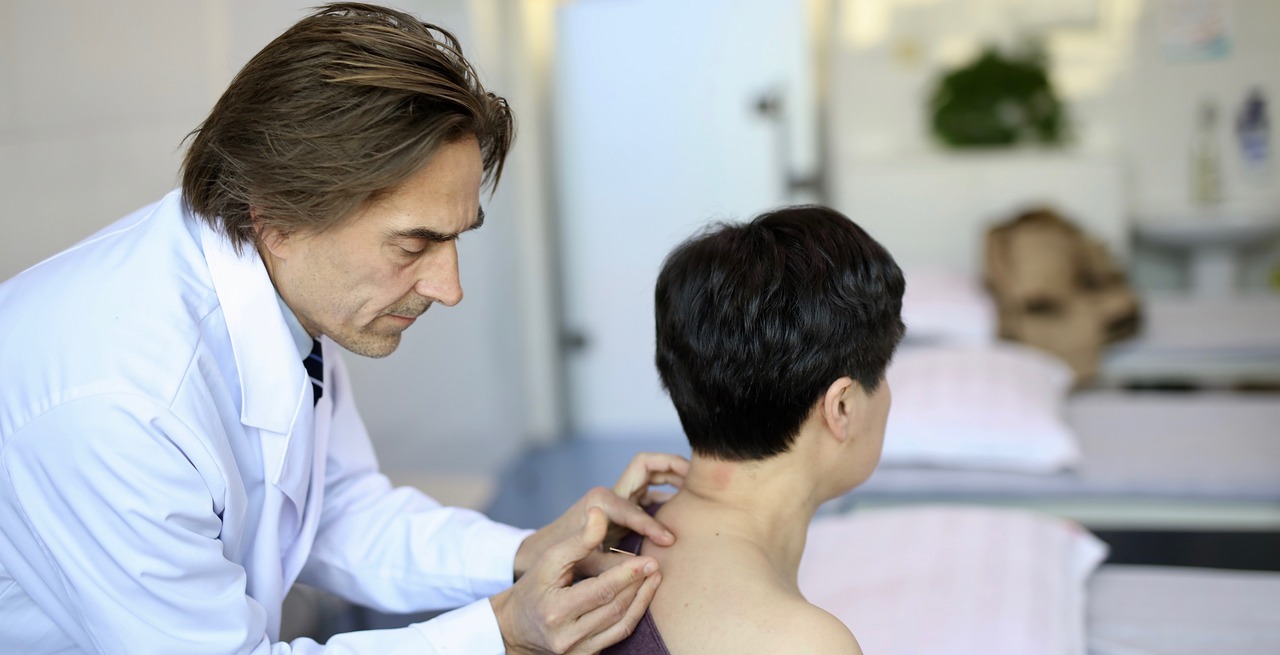 holistic versus traditional medicine