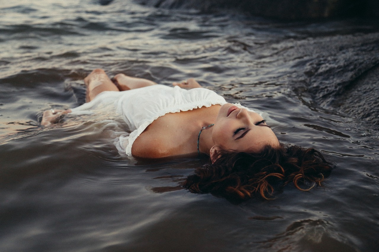 mindfulness meditation water